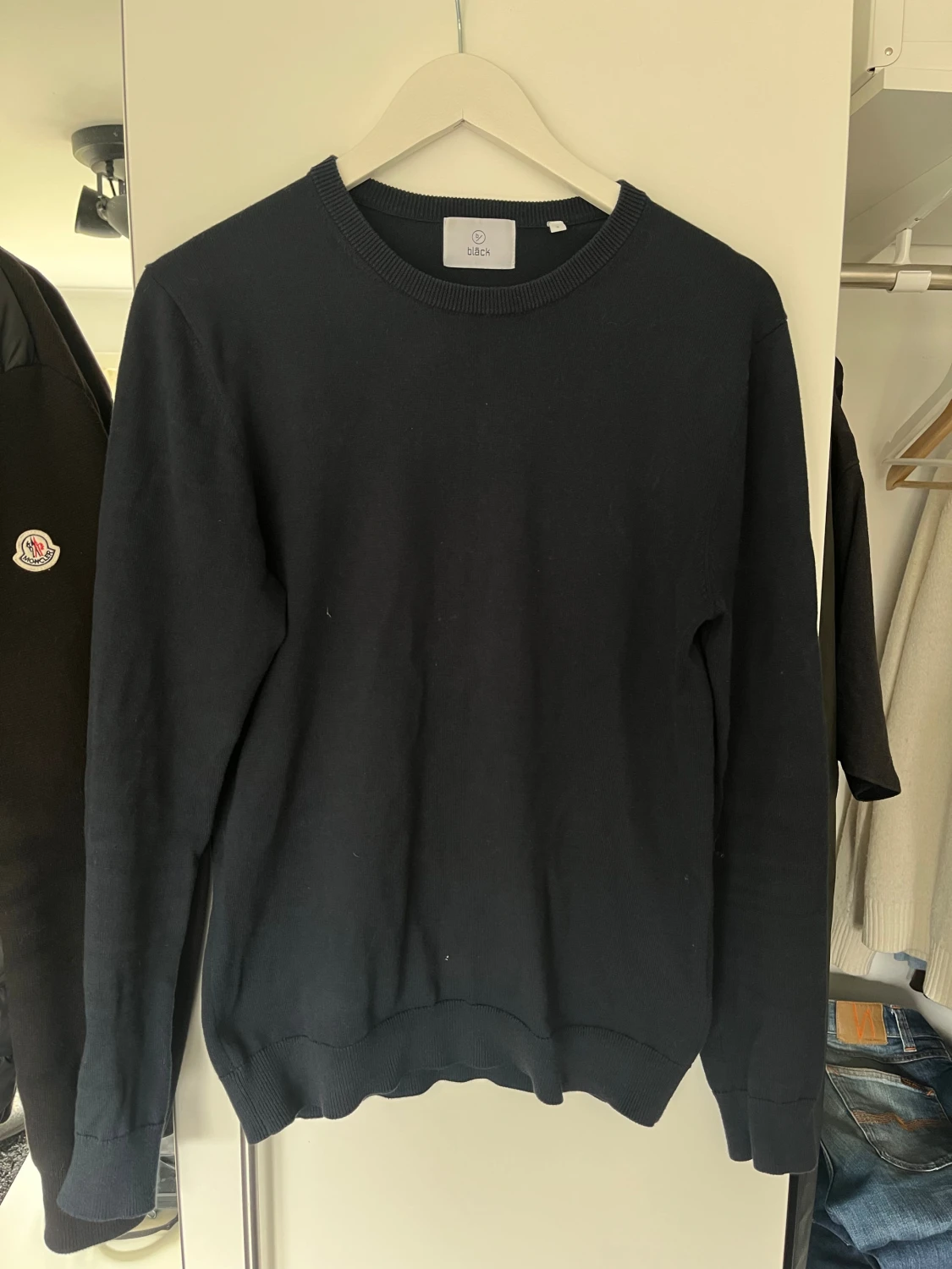 Mörkblå stickad tröja från Bläck - 2