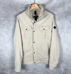 J.Lindeberg Jacka | S - J.Lindebeg Bailey Jacket | Grymt skick | Storlek M | Modellen är 185 och väger 65kg | INGA BYTEN | Fraktar spårbart eller möts upp i Täby