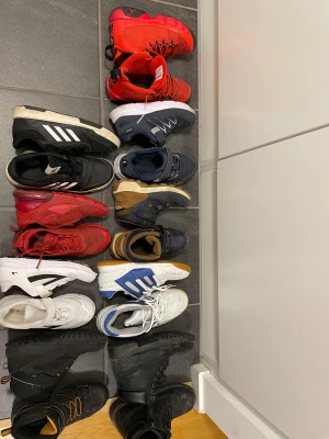 Barnskor allt för mellan 650-100kr  - Adidas,Jordan,nike viking,stiga