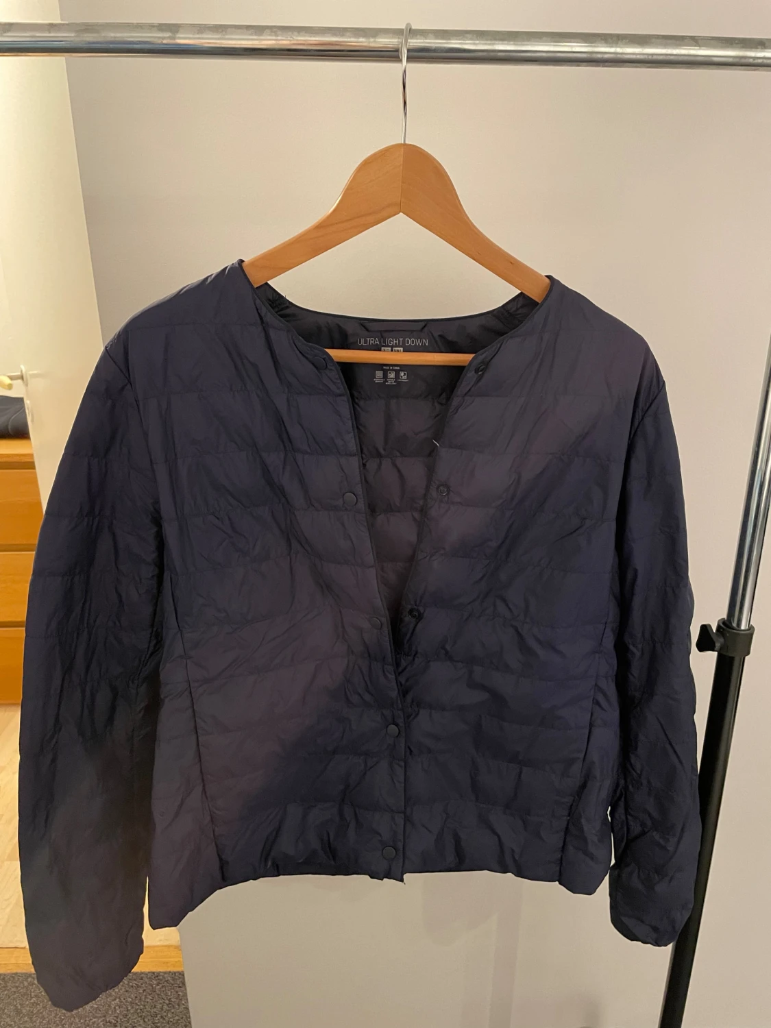 Uniqplo Mörkblå Ultra Light Down jacka 