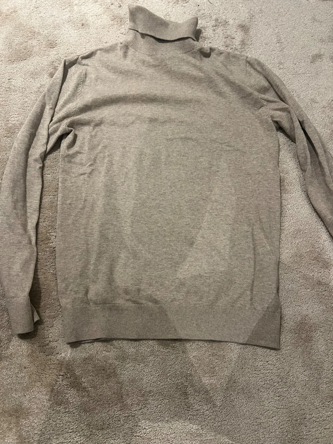 Sandbeige polotröja i mjuk bomull från H&M