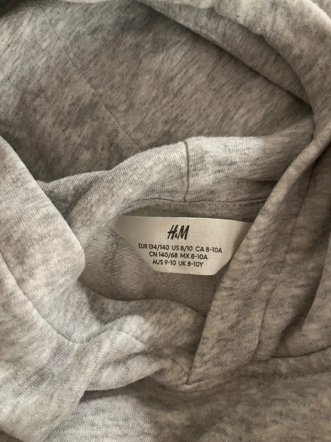 Grå hoodie från H&M med huva - 3