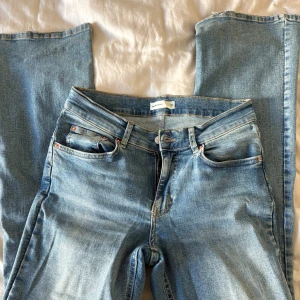 Bootcut jeans gina  - Så fina bootcutjeans från gina!! Storlek 36, använda men fint skick 💕