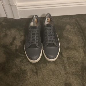 Lanvin Svarta Strl 46 - Svarta/gråa Lanvins i bra skick med Manchester detaljer, Strl 46.