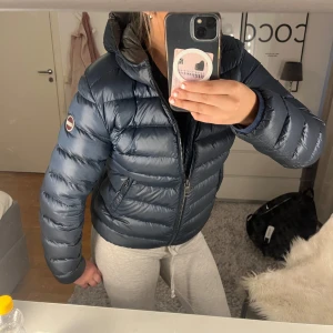 Colmar jacka - Jätte snygg vinter/höst jacka från Colmar. I väldigt fint skick. Skriv för frågor. 