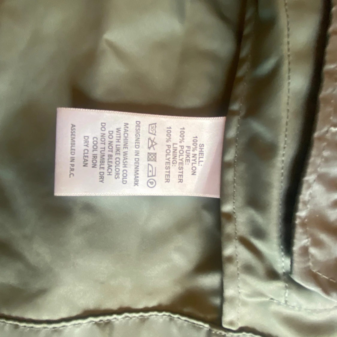 Ljusgrå bomberjacka med detaljer - 4