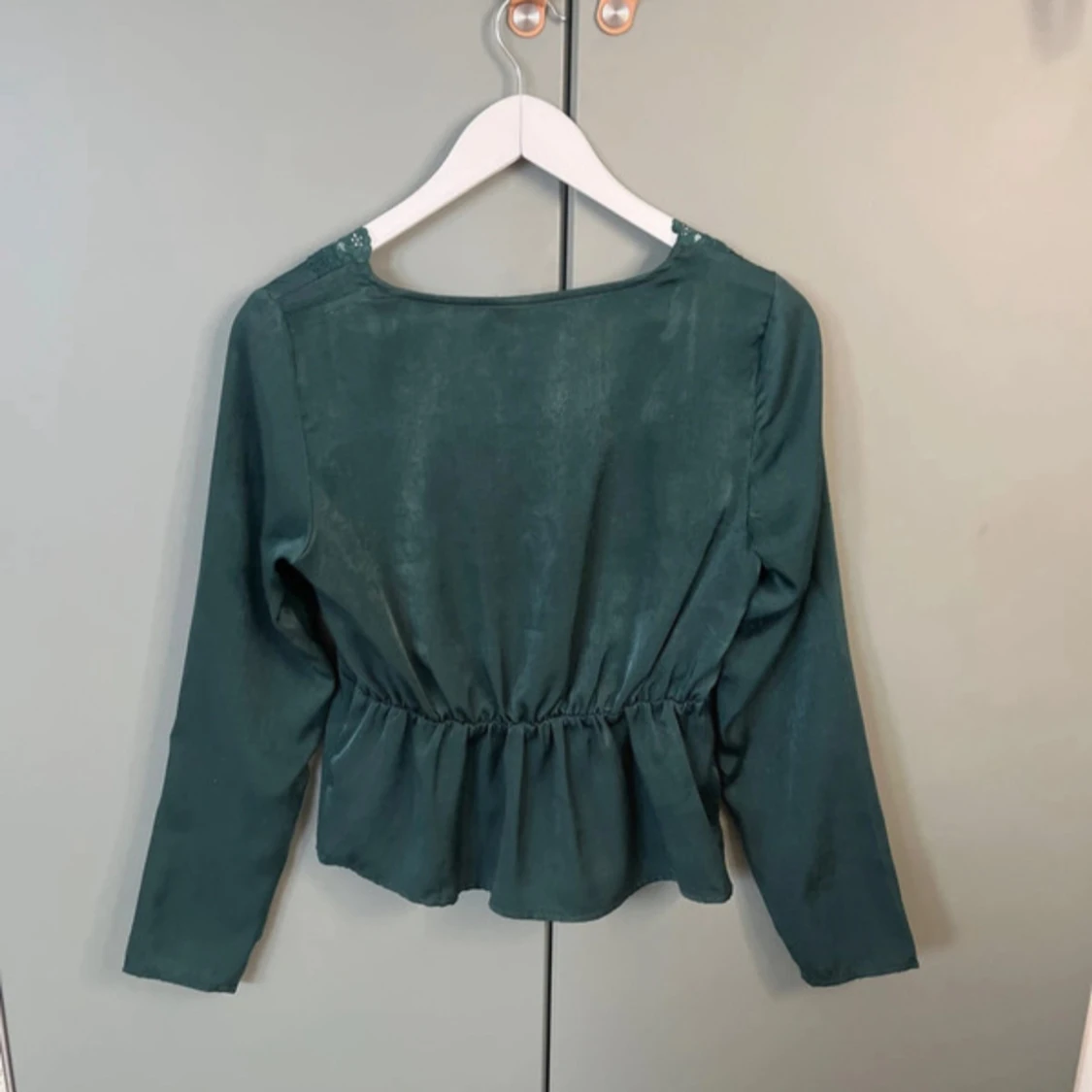 Grön blus med spets från Vero Moda - 1