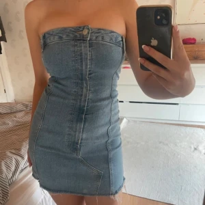 Jeansklänning - Så snygg jeansklänning storlek s från pull and bear