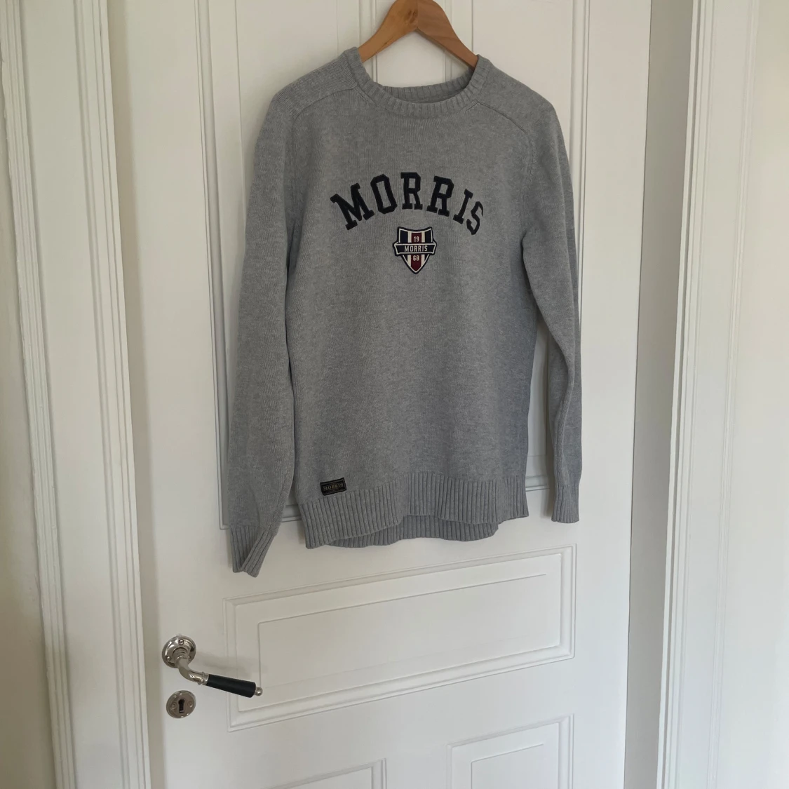 Grå stickad tröja från Morris