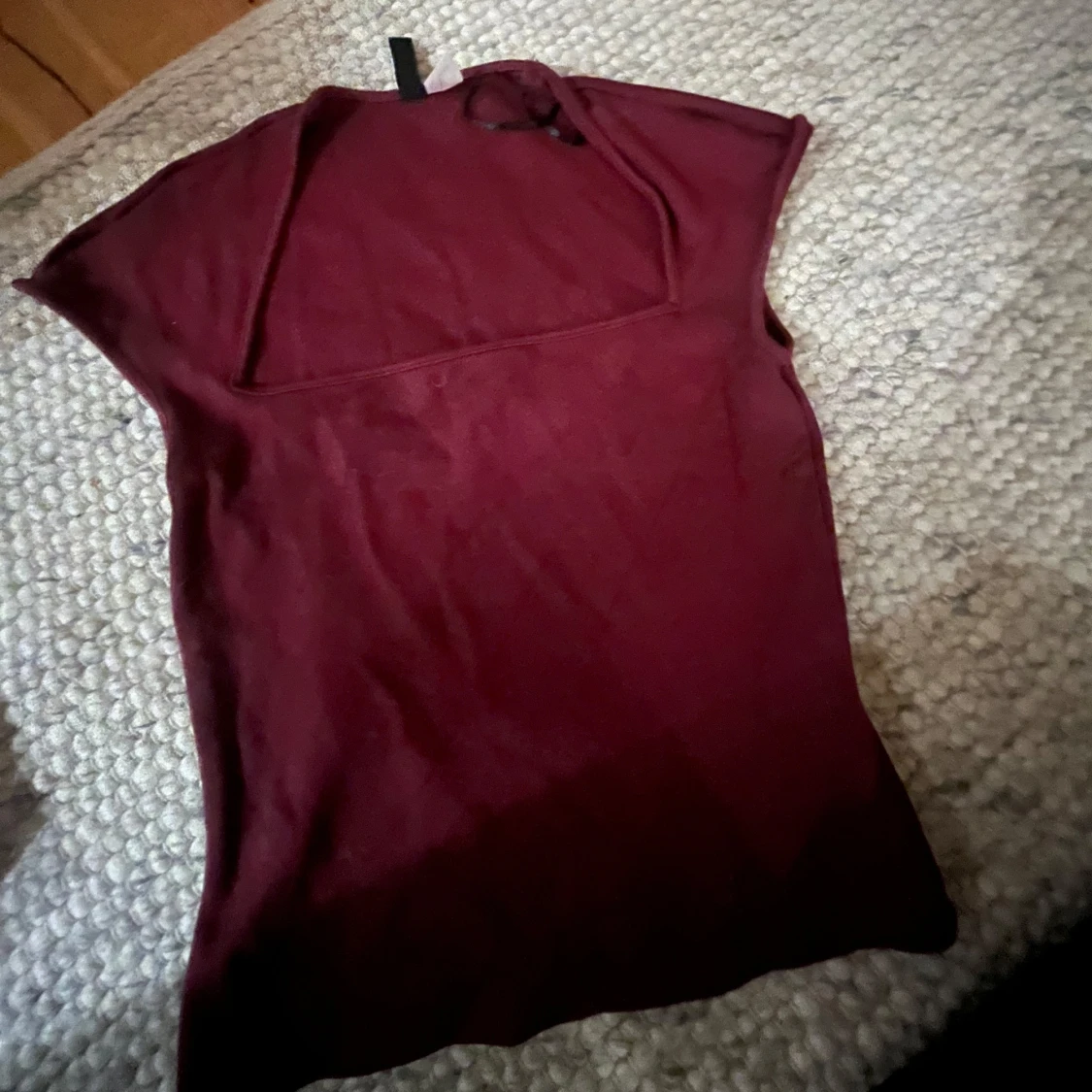 Vinröd ärmlös topp med fyrkantig ringning