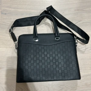 Datorväska i märke  - Oanvänd datorväska