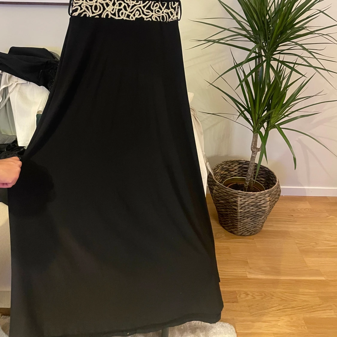 Svart långklänning med paljetter - 2