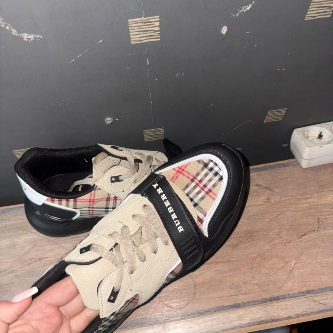 Burberry sneakers med klassiskt rutmönster - 2