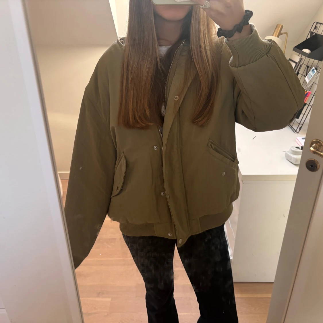 Grön bomberjacka med dragkedja - 1