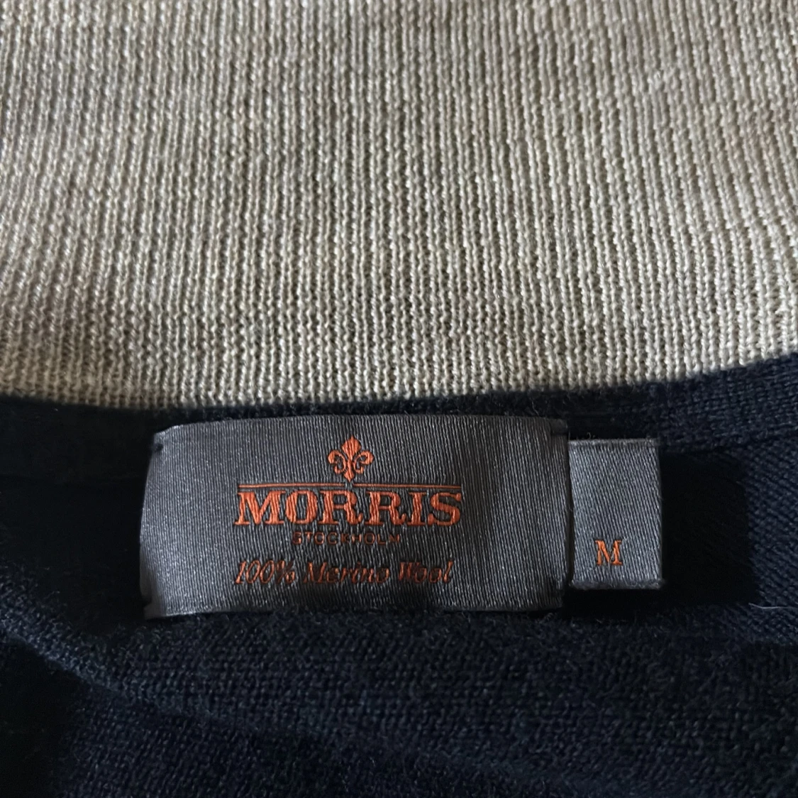 Mörkblå merinoull helzip från Morris - 2