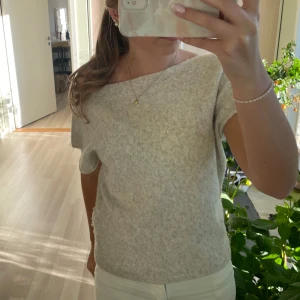 Stickad topp - Wide neck knit top från Nelly! Jättefin och använda två gånger. Storlek S. Slutsåld💞