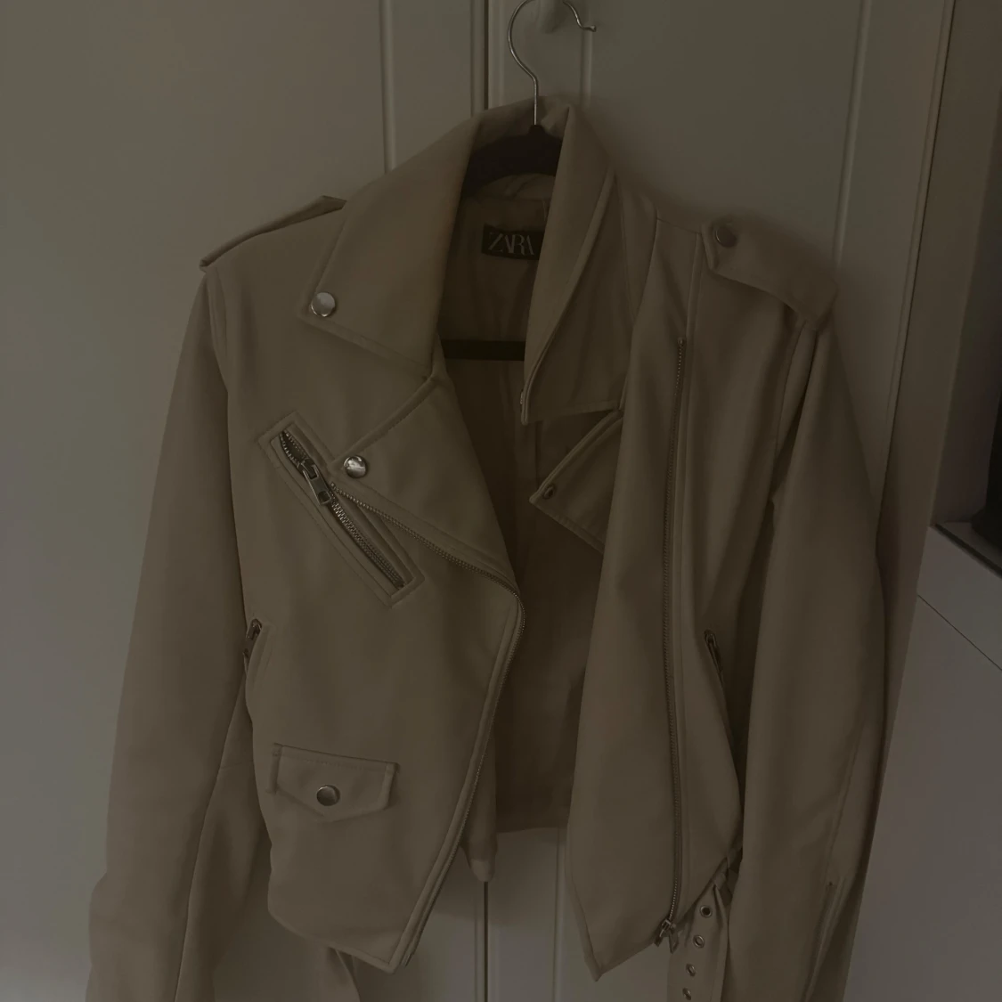 Beige skinnjacka från Zara