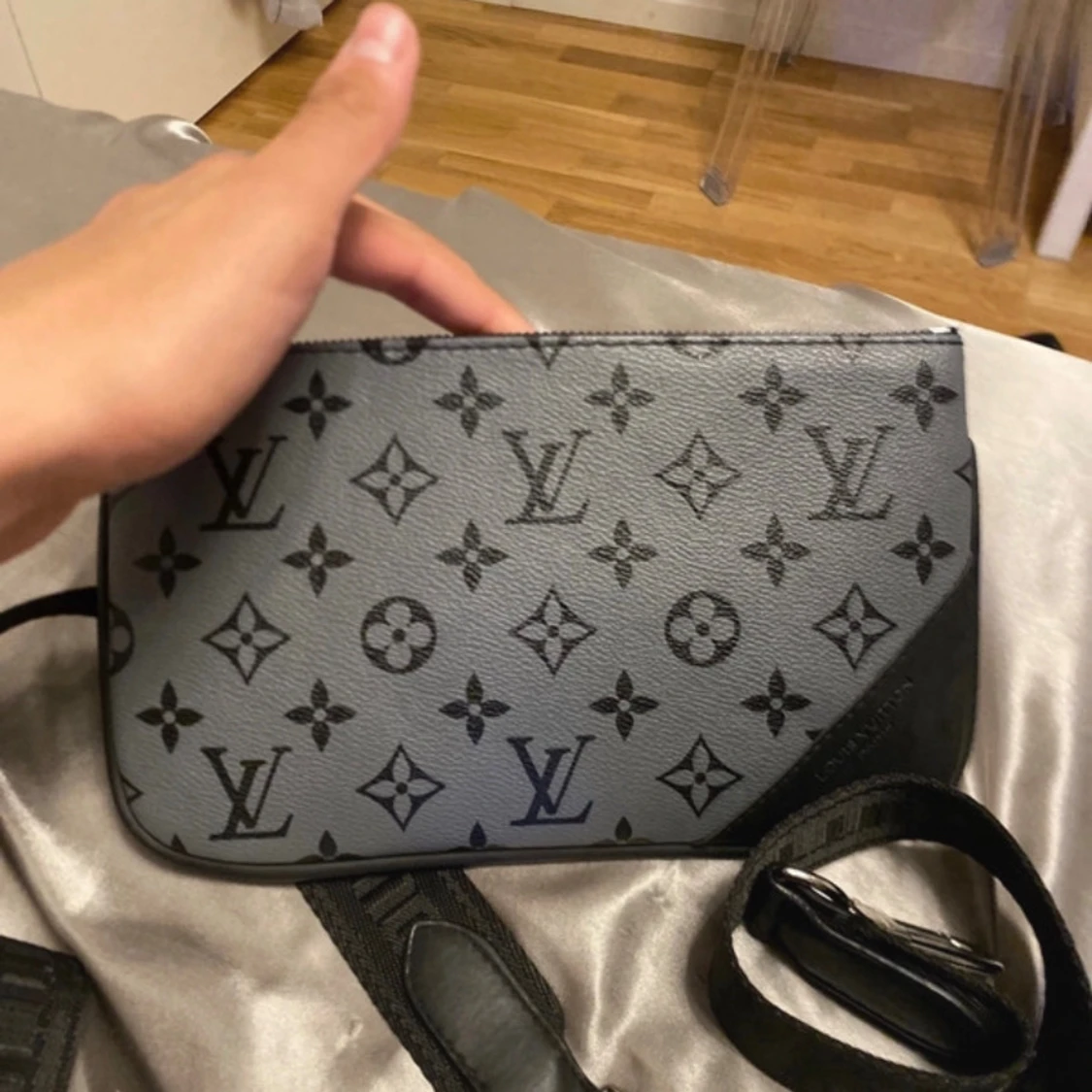 svart axelväska pris kan diskuteras  - 4