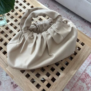 Handväska  - As snygg!!! Från na-kd 💕