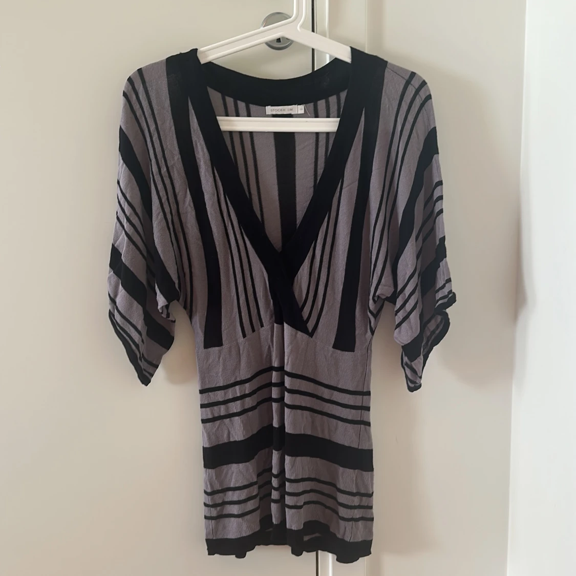 Randig tunika med v-ringning