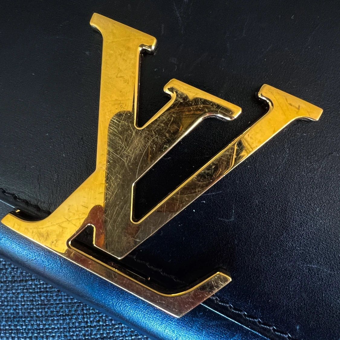 Svart Louis Vuitton axelväska i skinn - 1