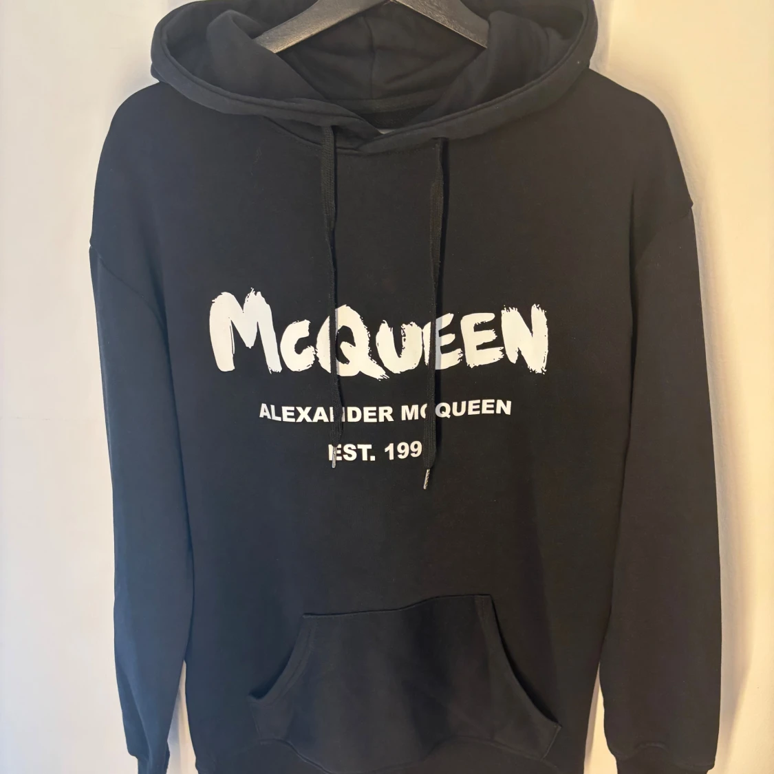Svart hoodie från Alexander McQueen