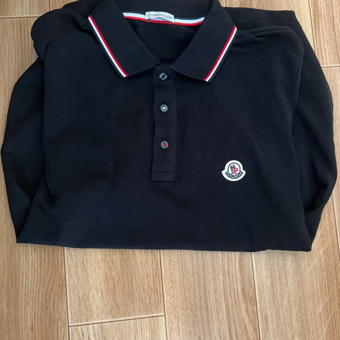 Svart pikétröja från Moncler - 2