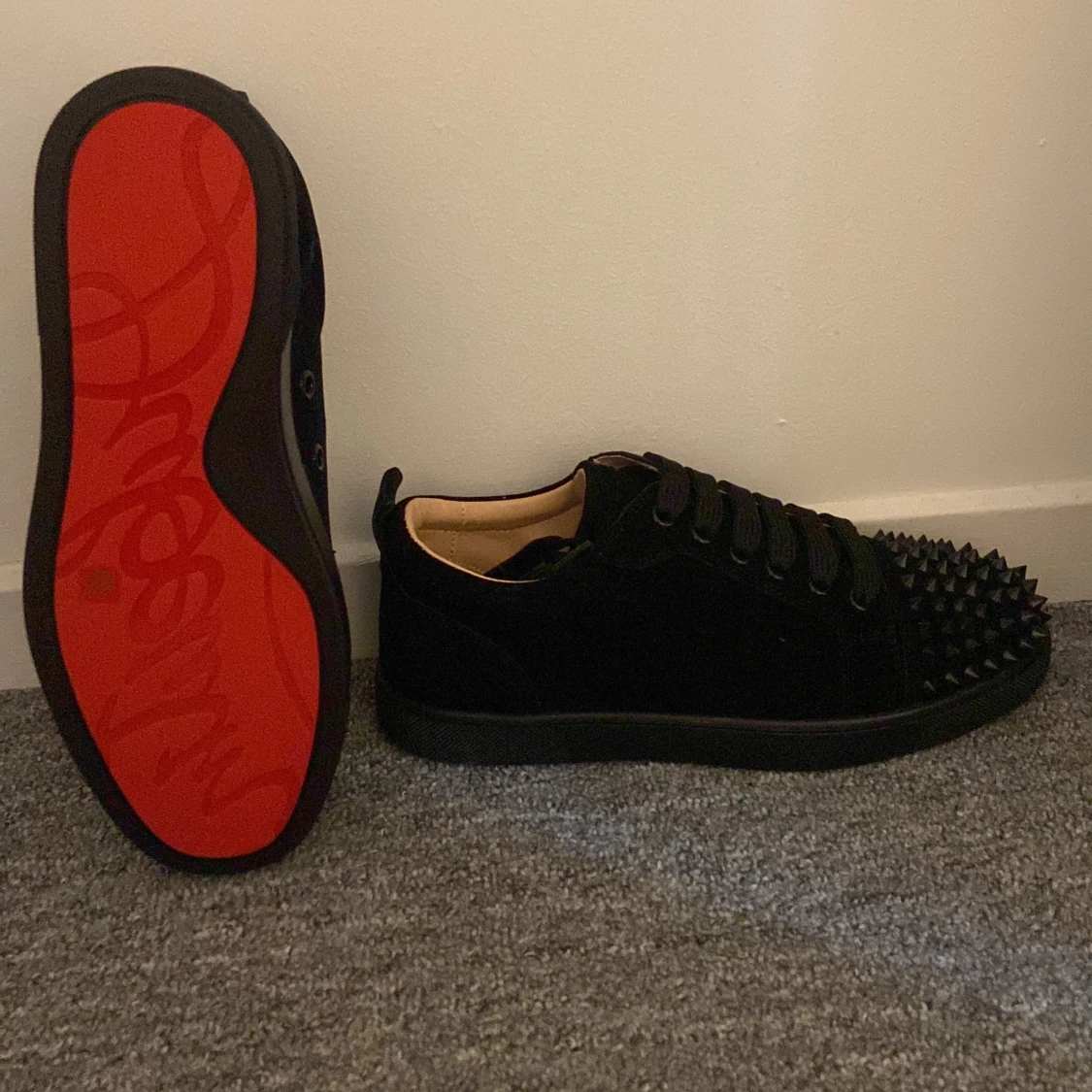 Svarta Louboutin sneakers med nitar - 1