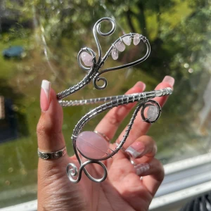 Armcuff  - 🌸Går att böja ut eller in för att få din perfekta passform 🌺Gör även customs!! Skicka in bild eller din idé så kan vi nog säkert lösa det 🥰