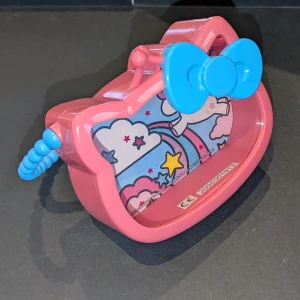 Hello Kitty plast väska - Plast väska med hello Kitty motiv innuti, öppningsbar