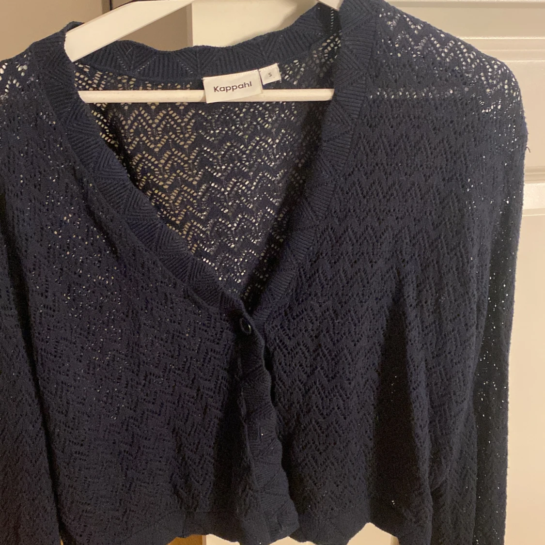Mörkblå stickad kofta från Kappahl - 3