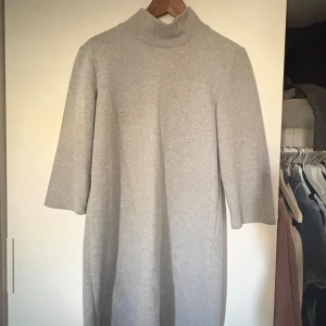 Klänning - Klänning i tjockare material perfekt för vintern & hösten!