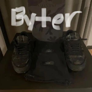 Valentino Rockrunners - Byter mina Snygga svarta sneakers från Valentino, om ni är intresserade kontakta. 