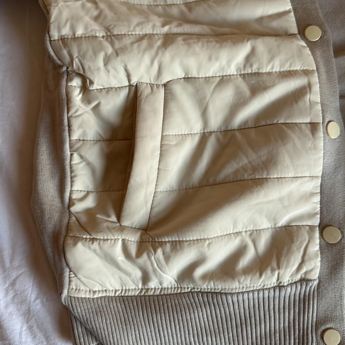 Beige quiltad dunväst från Zhenzi - 3