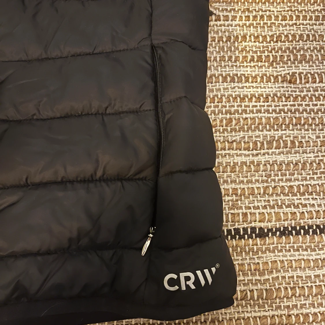 Svart dunväst från CRW - 2
