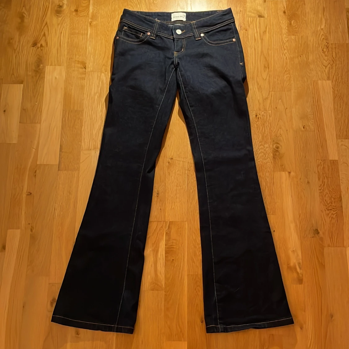 Low Waist Bootcut Jeans från Abrand
