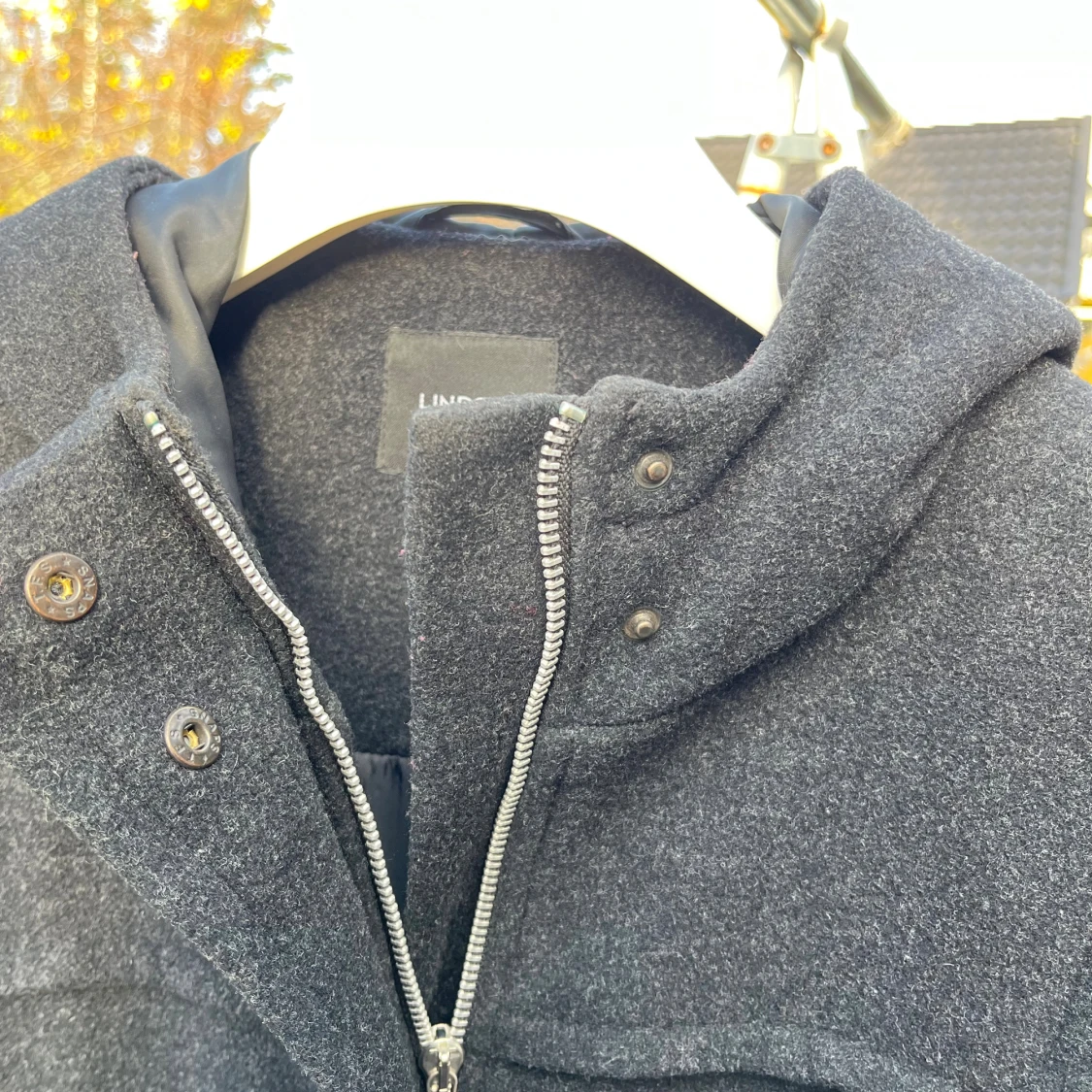 Mörkgrå kappa med huva från Lindex - 2