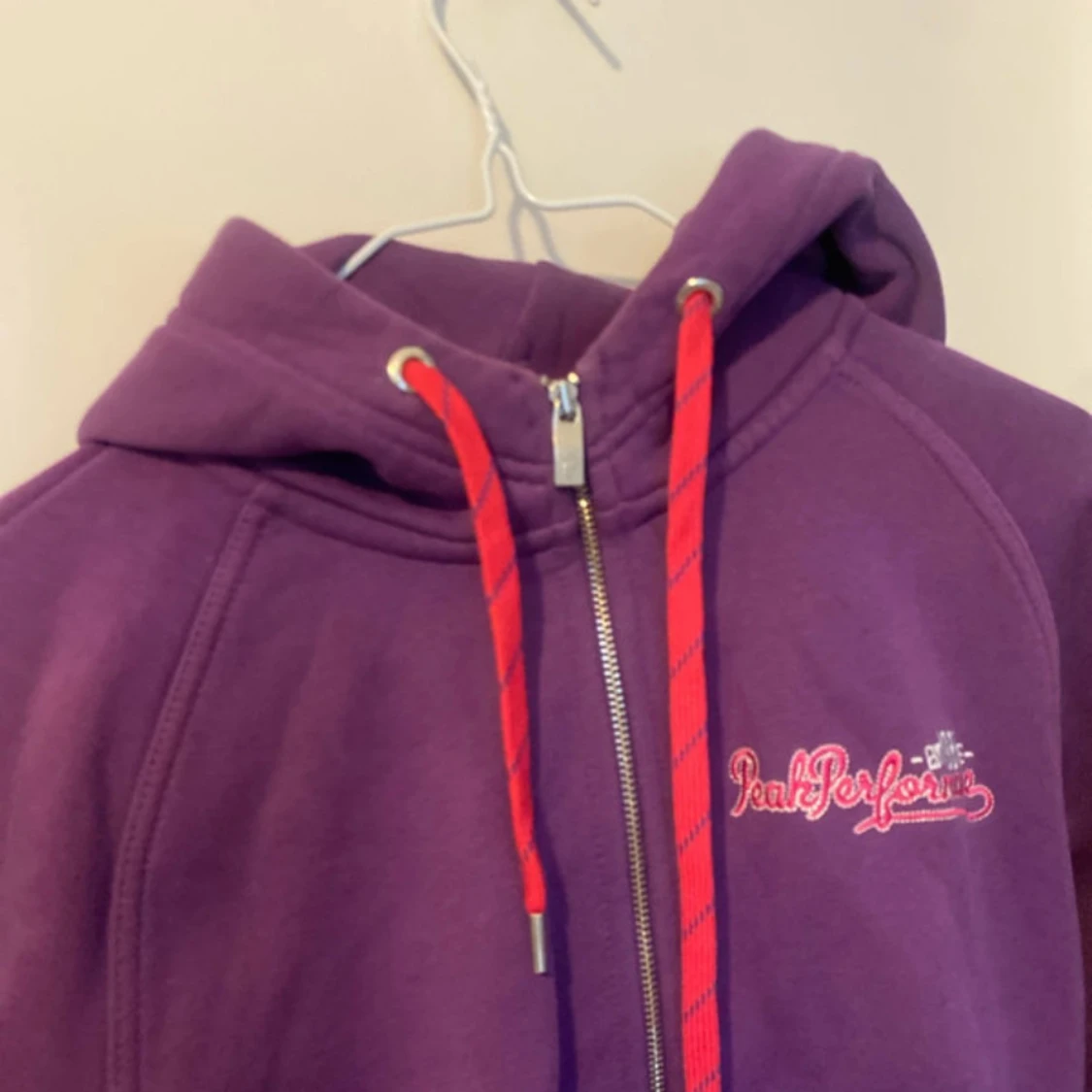 Lila hoodie från Peak Performance - 3