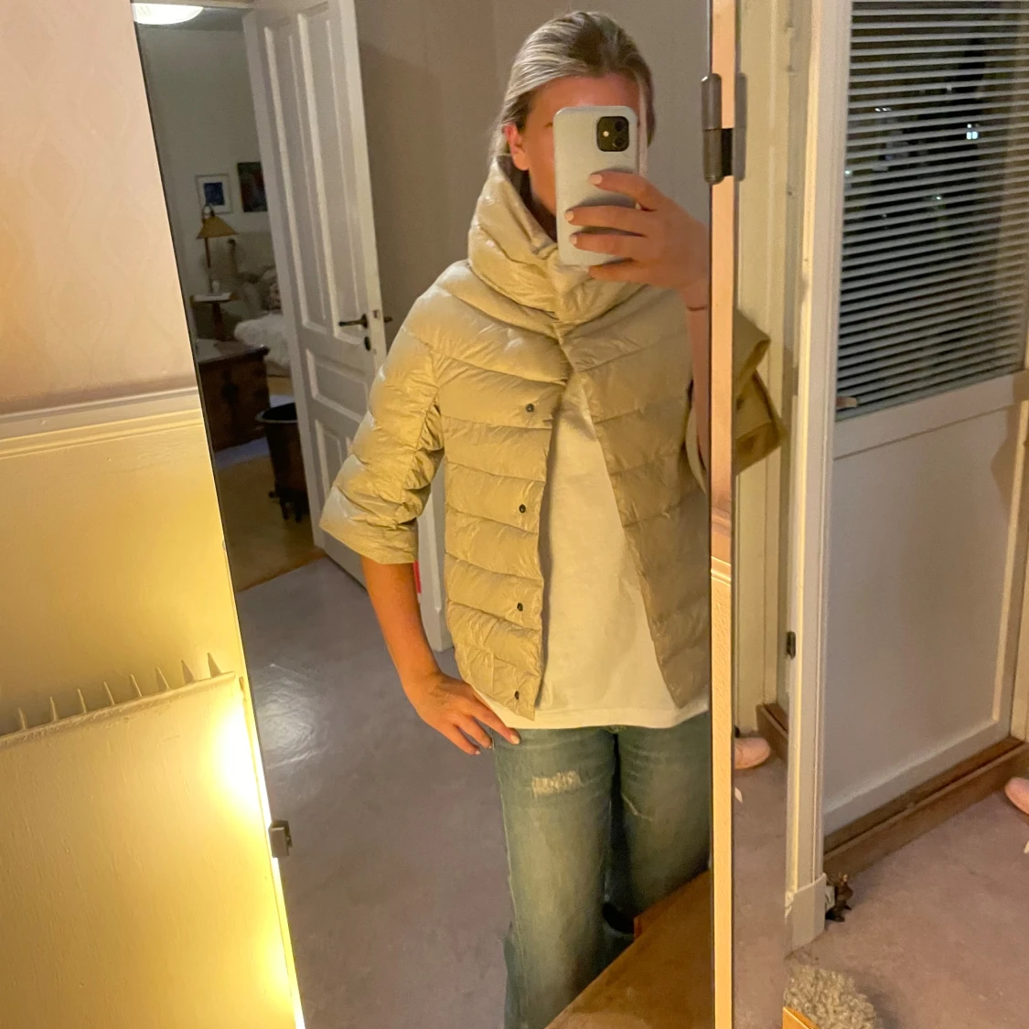 Beige pufferjacka med stor krage