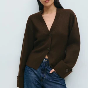 Kofta Gina tricot - Kofta från Gina tricot. Aldrig använd då passformen inte är jätte bra på mig!❣️ Nypris 459kr