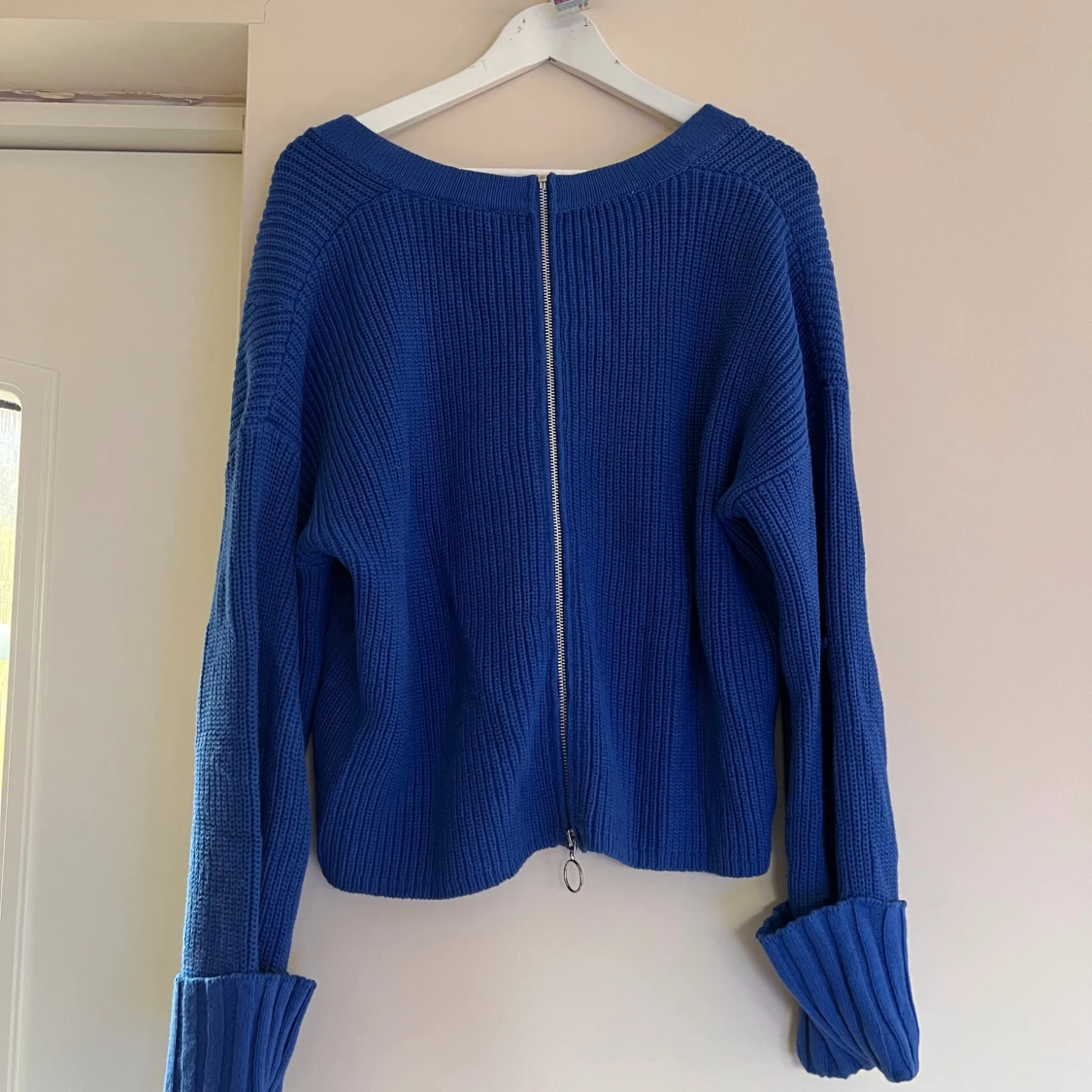 Blå stickad tröja med dragkedja Lindex