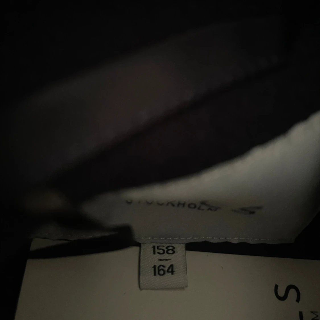 Svart kappa med hög krage från RYVLS - 4