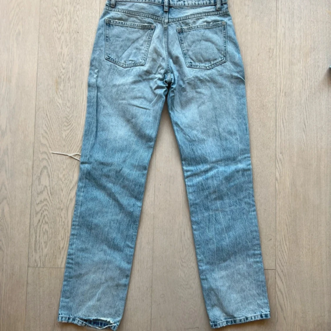 Ljusblå ripped jeans från Zara - 1