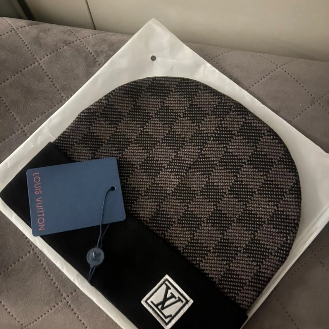 Mössa från exlusivt märke  - 1