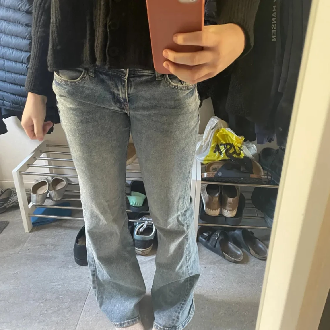 Blå bootcut jeans med broderade fickor - 2