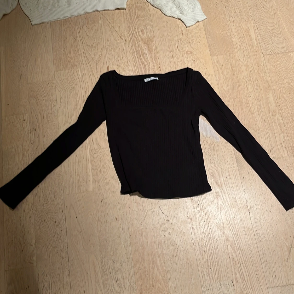 Svart ribbad långärmad topp från Zara