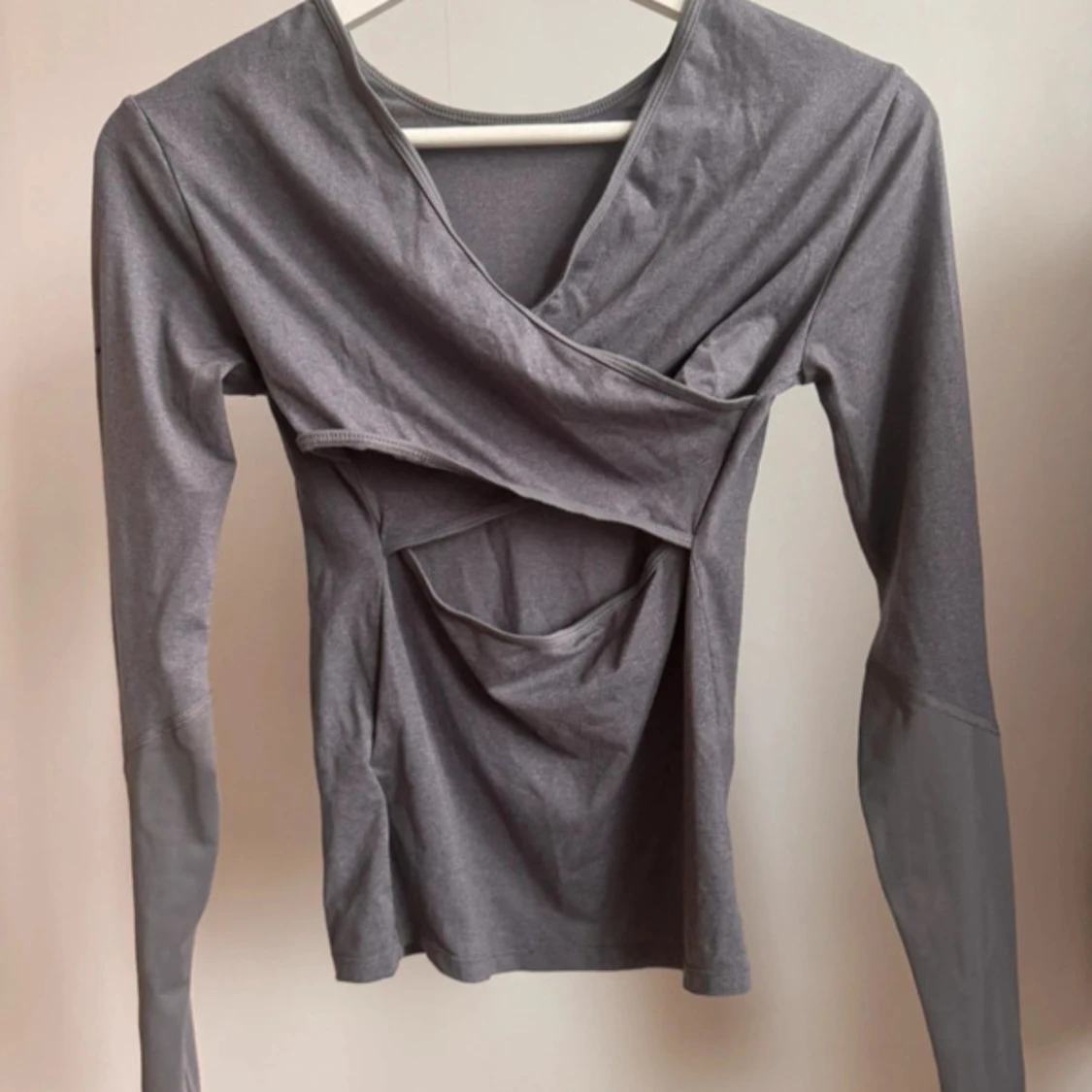 Grå långärmad träningströja från NIKE - 1