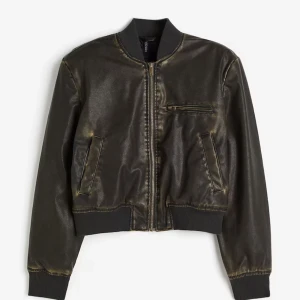 skinn bomberjacka  - Från hm använd två gånger i storlek S köpt för 599 men säljer 450, pris kan gå ner vid snabbt köp💕💕