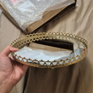 Rund spegelbricka med guldkant - Spegelbricka, helt ny!