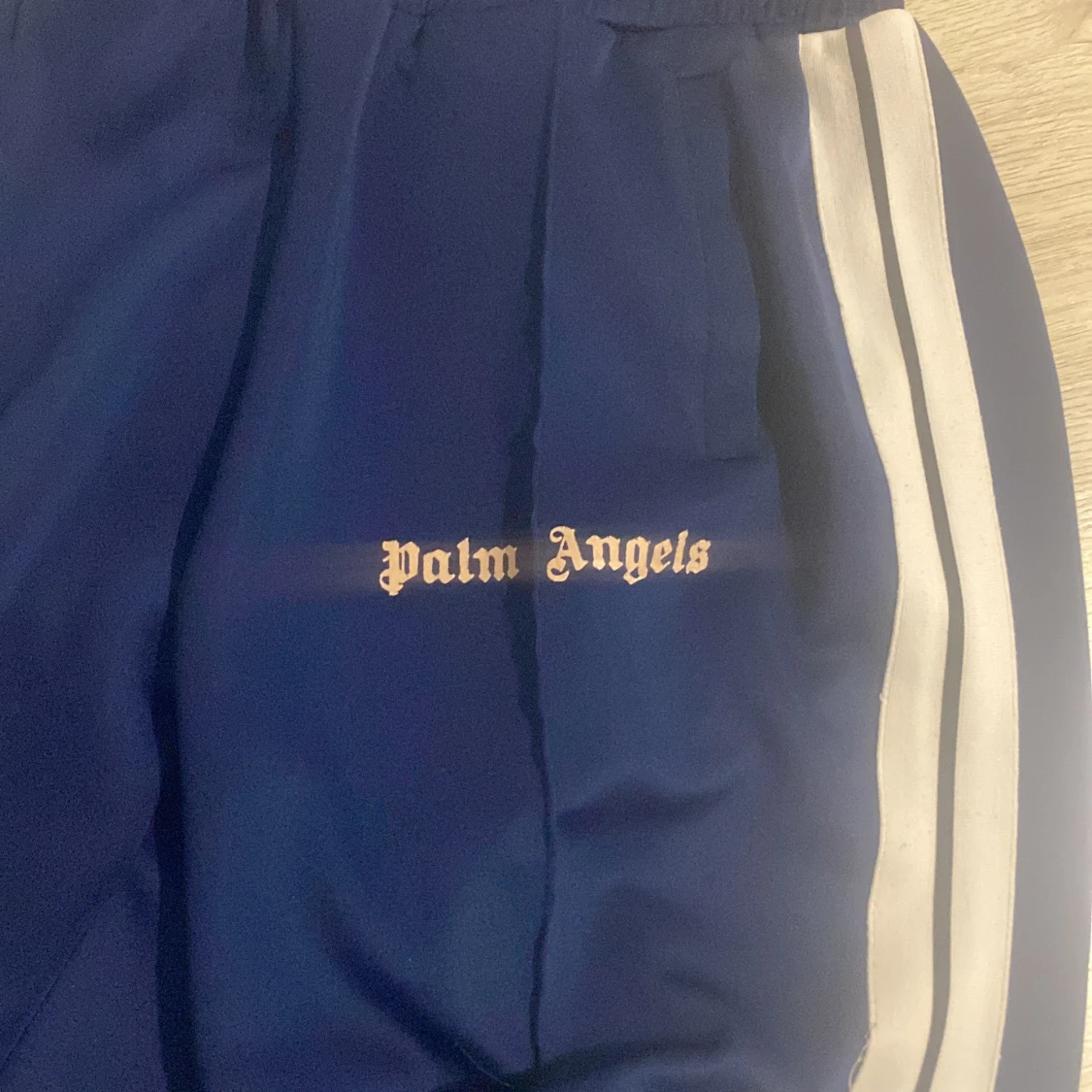 Blå Palm Angels mjukisbyxor med vita ränder - 3